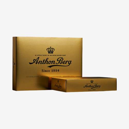 corrugated mailer box with gold foil
