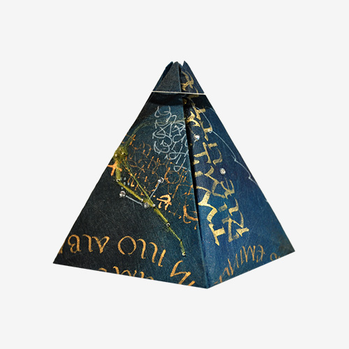 custom pyramid boxes